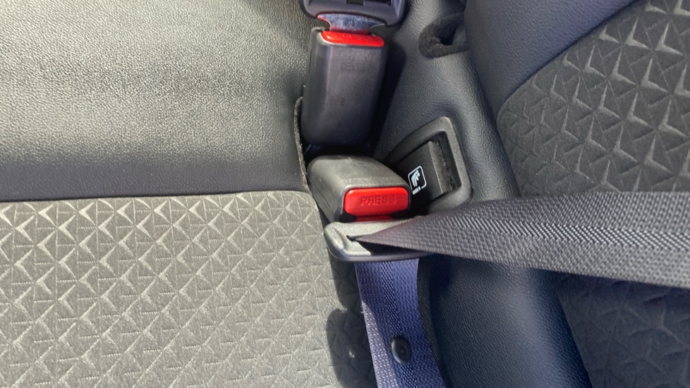 Nissan Juke 1.0 DiG-T 114 N-Connecta 5dr DCT Petrol Hatchback - Image 17