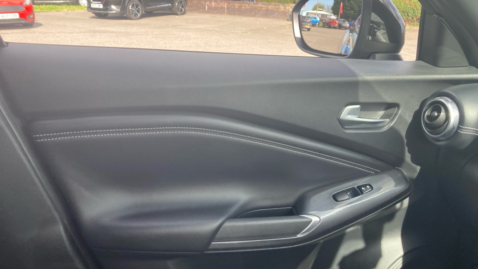 Nissan Juke 1.0 DiG-T 114 N-Connecta 5dr DCT Petrol Hatchback - Image 24