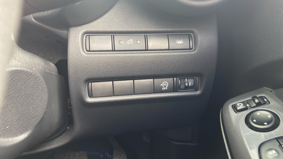 Nissan Juke 1.0 DiG-T 114 N-Connecta 5dr DCT Petrol Hatchback - Image 26