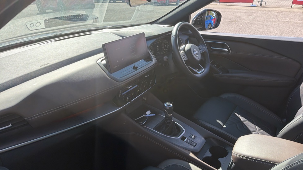 Nissan Qashqai 1.3 DiG-T MH Tekna 5dr Petrol Hatchback - Image 11