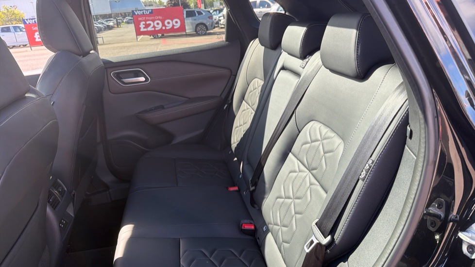 Nissan Qashqai 1.3 DiG-T MH Tekna 5dr Petrol Hatchback - Image 16