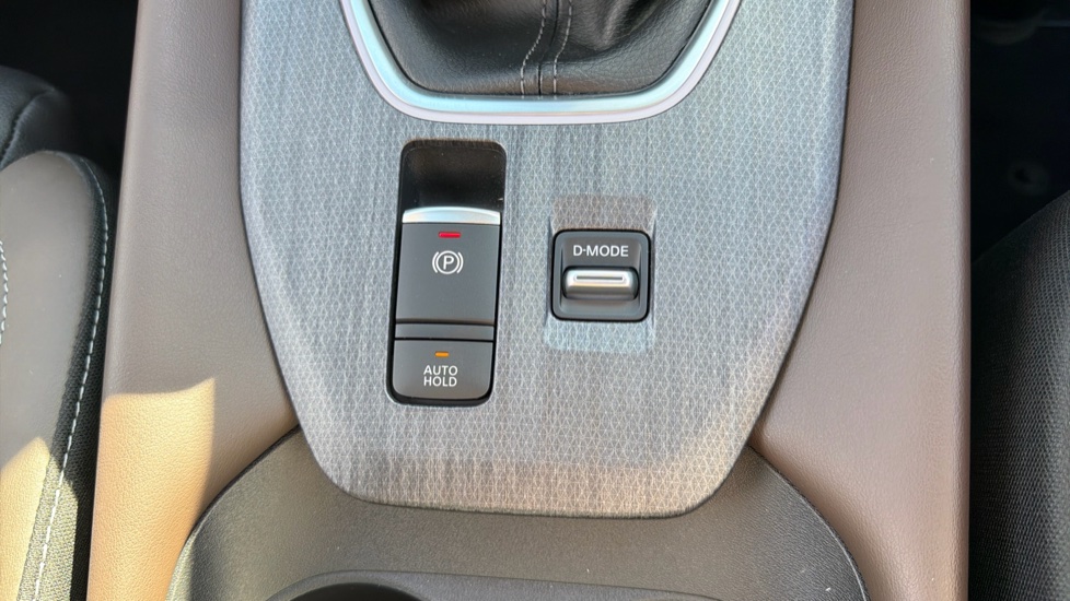 Nissan Qashqai 1.3 DiG-T MH Tekna 5dr Petrol Hatchback - Image 28
