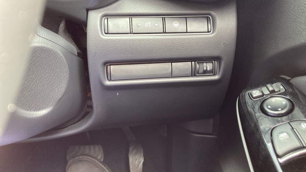 Nissan Juke 1.6 Hybrid Pulse Edition 5dr Auto Hybrid Hatchback - Image 28