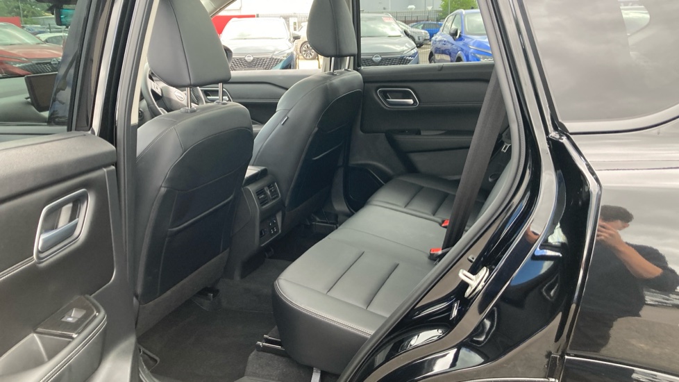 Nissan X-Trail 1.5 E-Power E-4orce 213 Tekna 5dr [7 Seat] Auto Hybrid Station Wagon - Image 16
