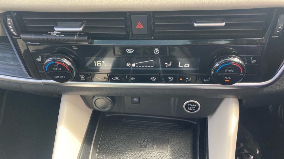Nissan Qashqai 1.3 DiG-T MH 158 Tekna 5dr Xtronic Petrol Hatchback - Image 22