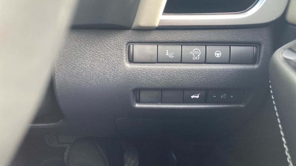 Nissan Qashqai 1.3 DiG-T MH 158 Tekna 5dr Xtronic Petrol Hatchback - Image 25