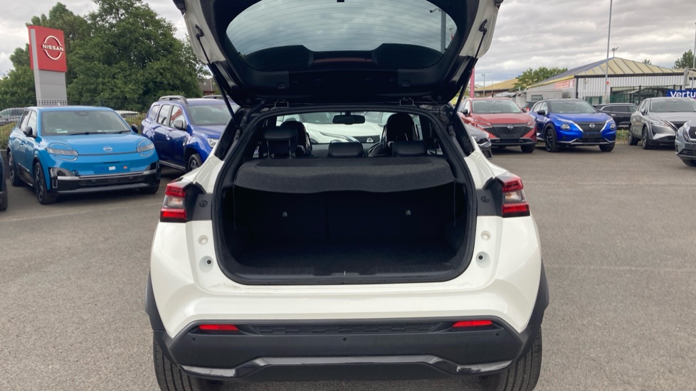 Nissan Juke 1.0 DiG-T 114 Tekna+ 5dr DCT Petrol Hatchback - Image 4