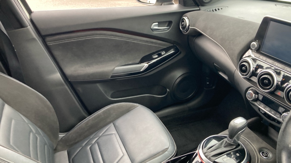 Nissan Juke 1.0 DiG-T 114 Tekna+ 5dr DCT Petrol Hatchback - Image 14
