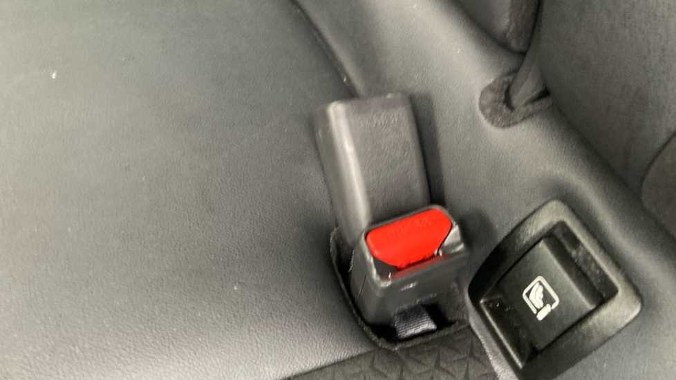 Nissan Juke 1.0 DiG-T 114 N-Connecta 5dr Petrol Hatchback - Image 17