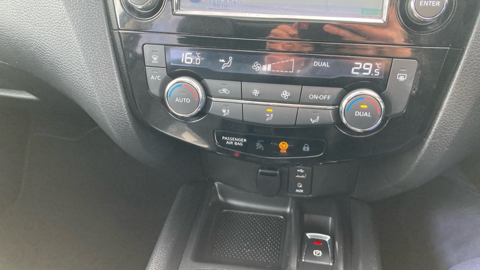 Nissan X-Trail 1.6 dCi Tekna 5dr 4WD [7 Seat] Diesel Station Wagon - Image 22