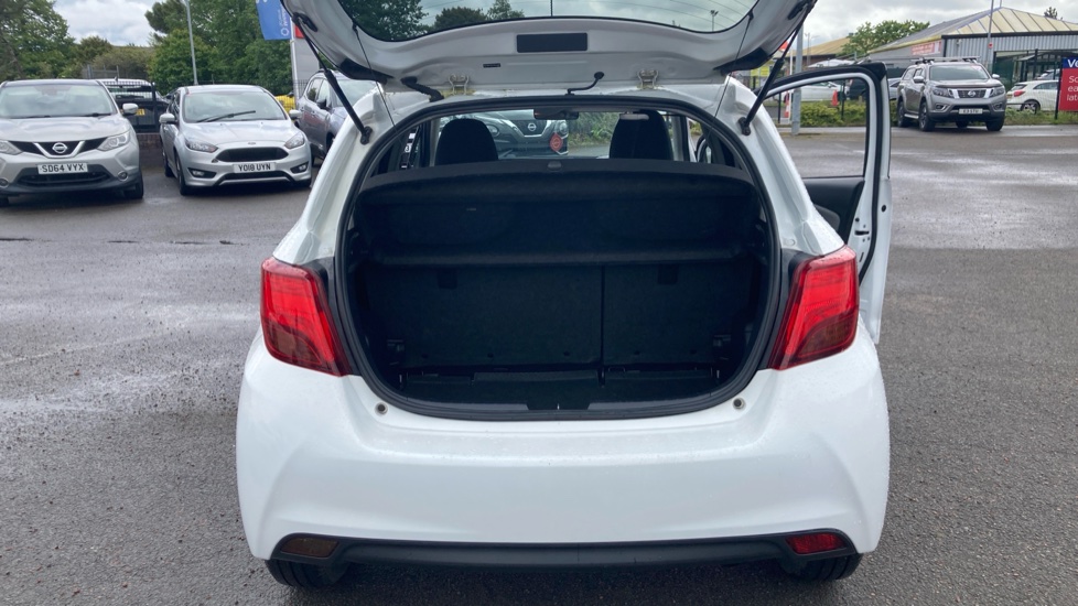 Toyota Yaris 1.33 VVT-i Icon 5dr Petrol Hatchback - Image 4
