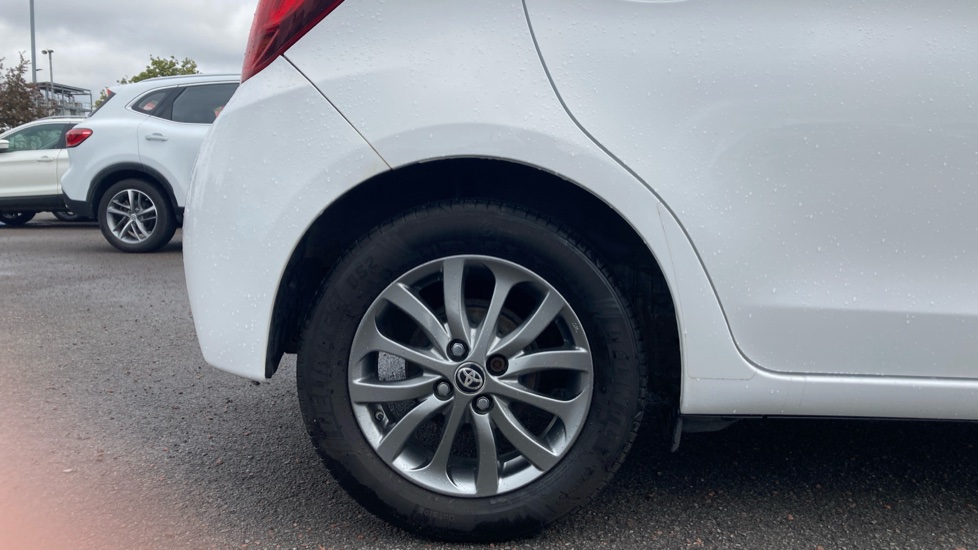 Toyota Yaris 1.33 VVT-i Icon 5dr Petrol Hatchback - Image 7