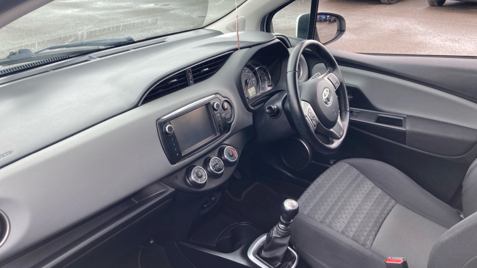 Toyota Yaris 1.33 VVT-i Icon 5dr Petrol Hatchback - Image 9