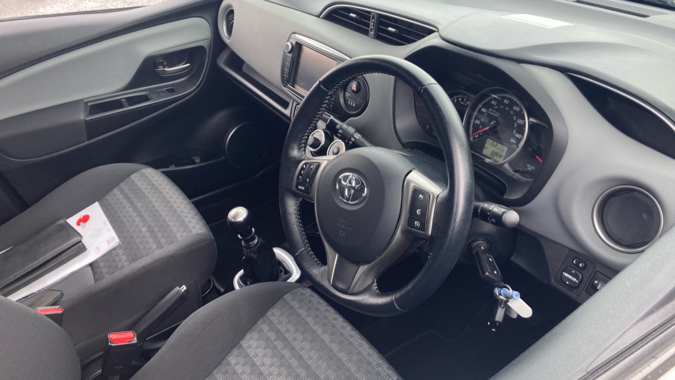 Toyota Yaris 1.33 VVT-i Icon 5dr Petrol Hatchback - Image 11