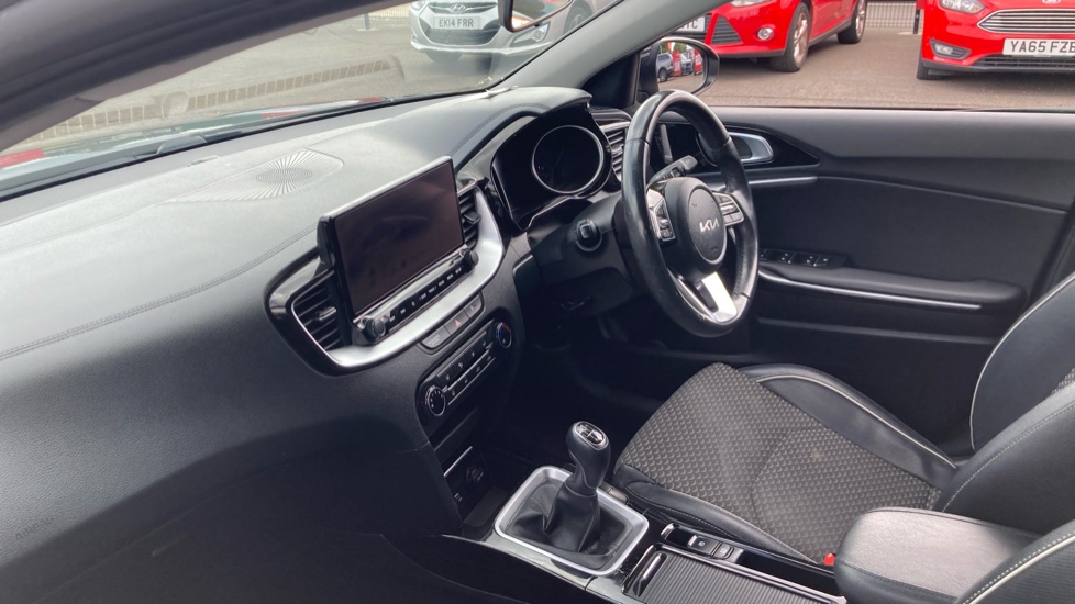 Kia Xceed 1.0T GDi ISG Connect 5dr Petrol Hatchback - Image 9