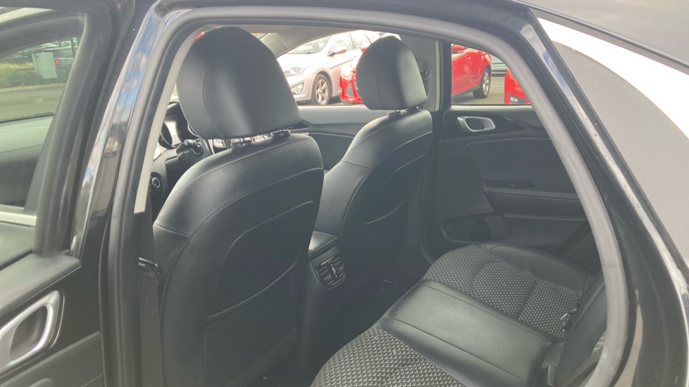 Kia Xceed 1.0T GDi ISG Connect 5dr Petrol Hatchback - Image 16