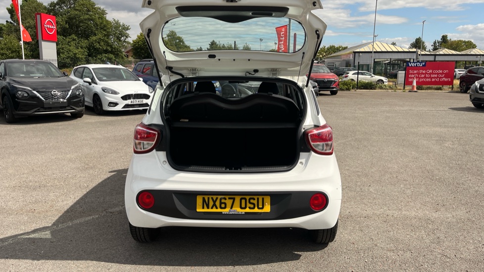 Hyundai i10 1.0 SE 5dr Petrol Hatchback - Image 4