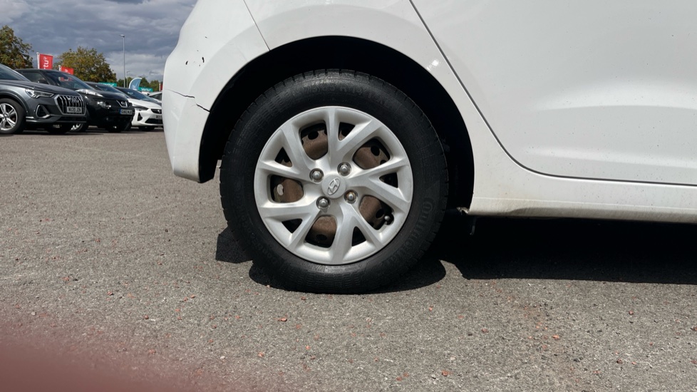 Hyundai i10 1.0 SE 5dr Petrol Hatchback - Image 7