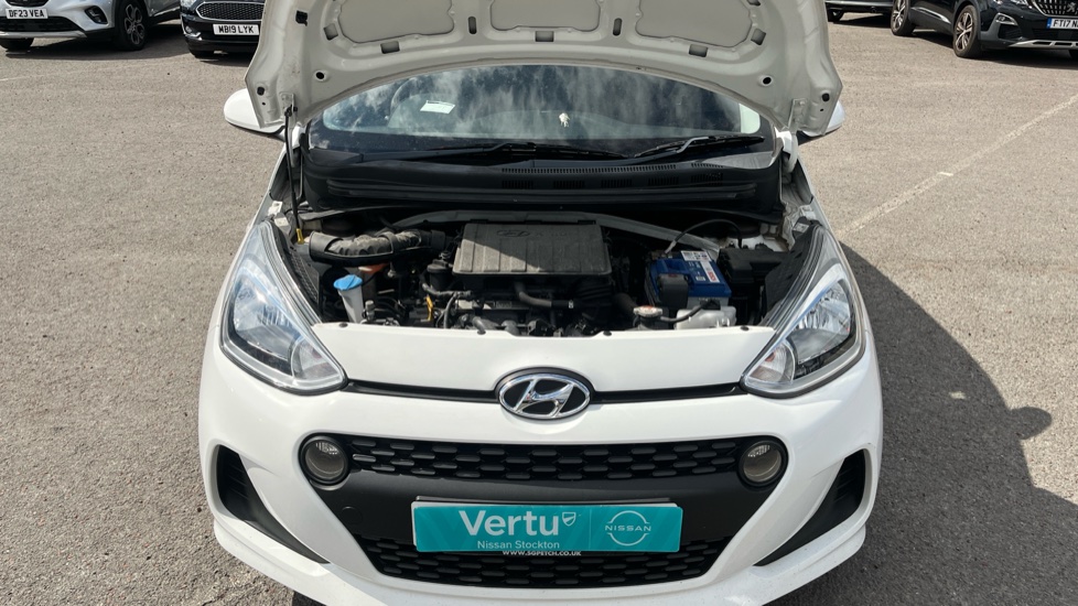 Hyundai i10 1.0 SE 5dr Petrol Hatchback - Image 8