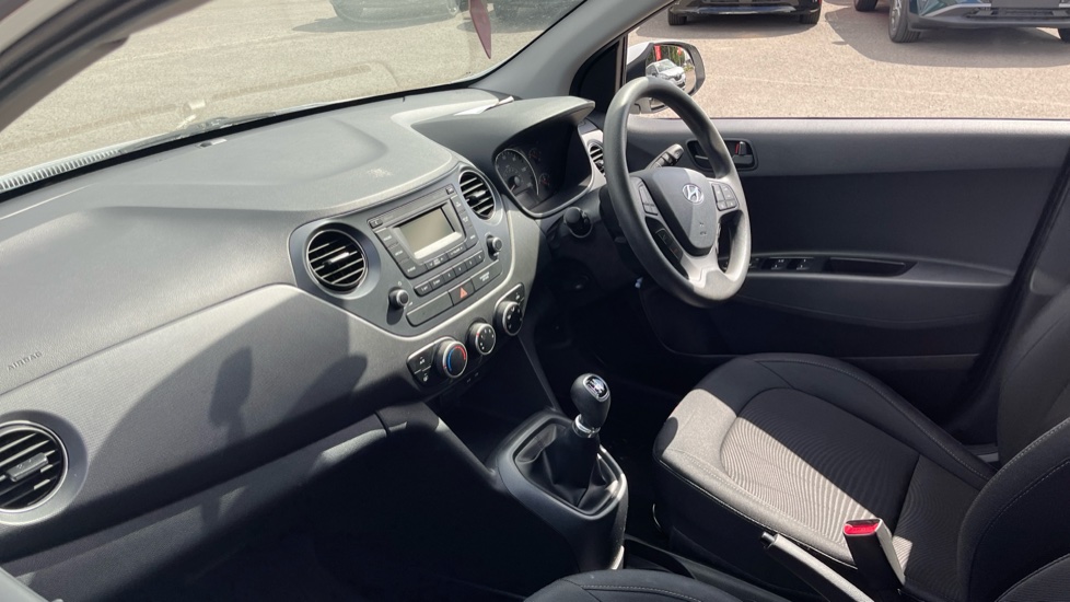 Hyundai i10 1.0 SE 5dr Petrol Hatchback - Image 9