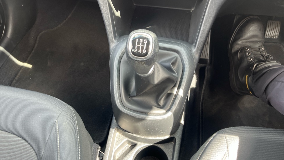 Hyundai i10 1.0 SE 5dr Petrol Hatchback - Image 13