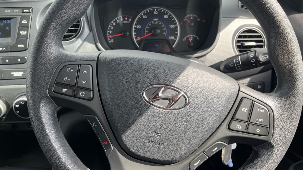 Hyundai i10 1.0 SE 5dr Petrol Hatchback - Image 22