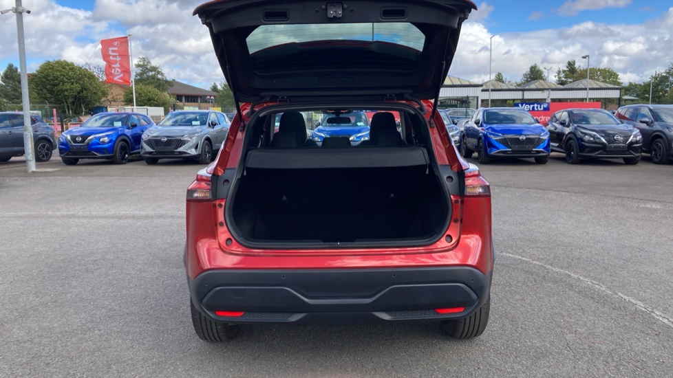 Nissan Qashqai 1.3 DiG-T MH 158 Acenta Premium 5dr Xtronic Petrol Hatchback - Image 4