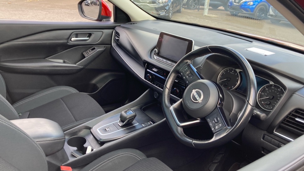 Nissan Qashqai 1.3 DiG-T MH 158 Acenta Premium 5dr Xtronic Petrol Hatchback - Image 11