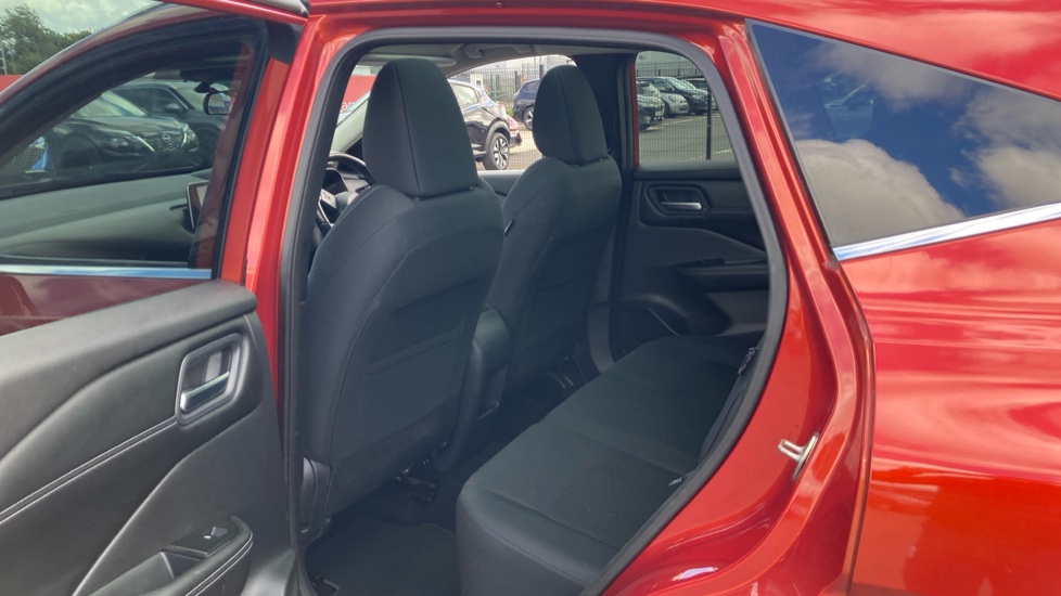 Nissan Qashqai 1.3 DiG-T MH 158 Acenta Premium 5dr Xtronic Petrol Hatchback - Image 16