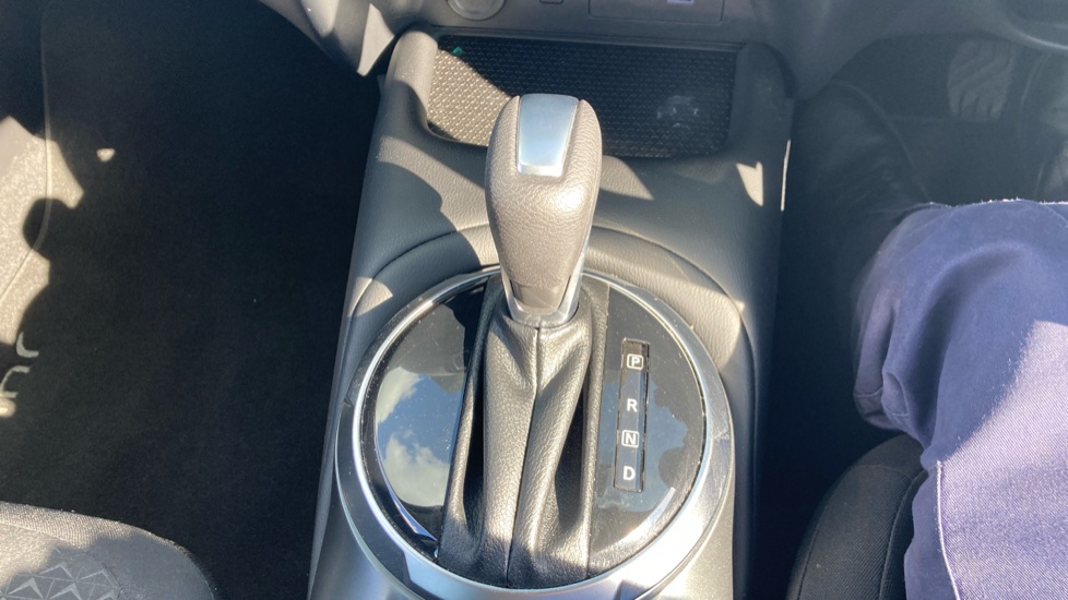 Nissan Juke 1.0 DiG-T Acenta Premium 5dr DCT Petrol Hatchback - Image 13