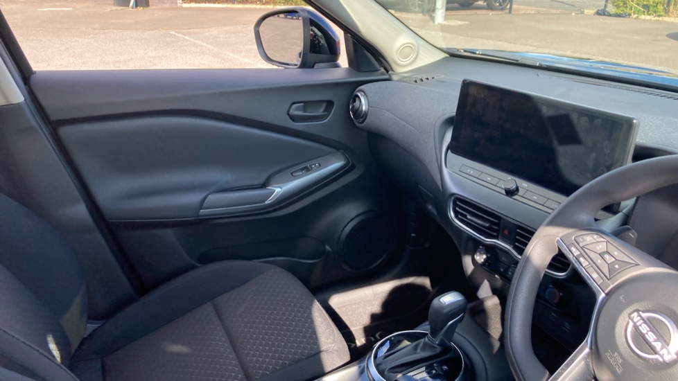 Nissan Juke 1.0 DiG-T Acenta Premium 5dr DCT Petrol Hatchback - Image 14