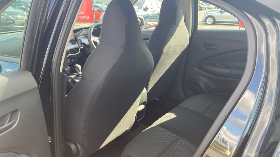 Nissan Juke 1.0 DiG-T Acenta Premium 5dr DCT Petrol Hatchback - Image 16