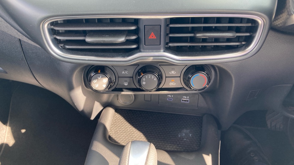 Nissan Juke 1.0 DiG-T Acenta Premium 5dr DCT Petrol Hatchback - Image 22