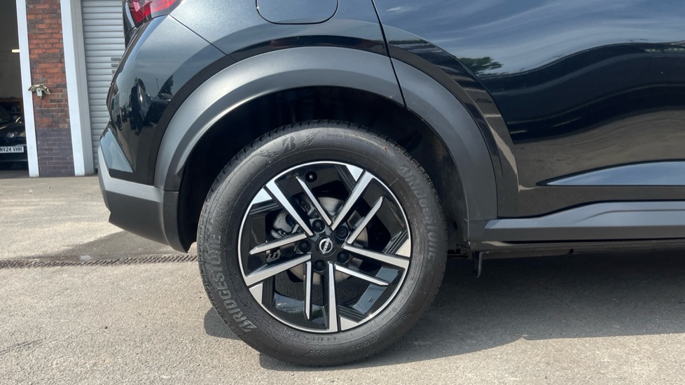 Nissan Juke 1.0 DiG-T N-Connecta 5dr Petrol Hatchback - Image 7