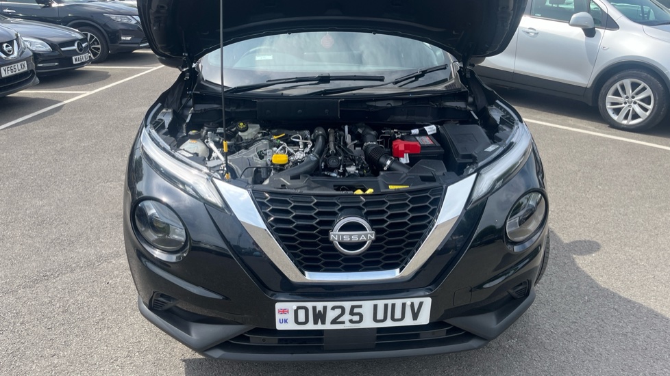 Nissan Juke 1.0 DiG-T N-Connecta 5dr Petrol Hatchback - Image 8