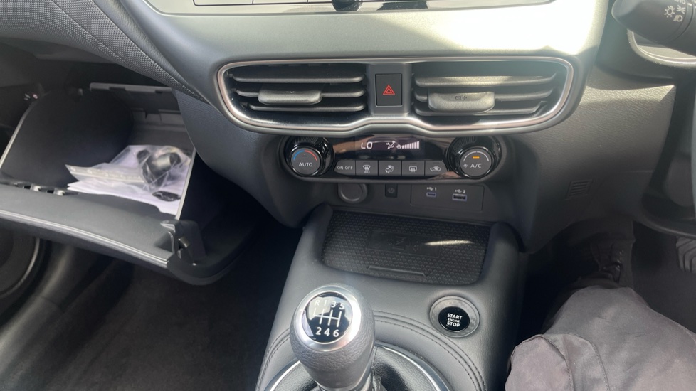 Nissan Juke 1.0 DiG-T N-Connecta 5dr Petrol Hatchback - Image 22