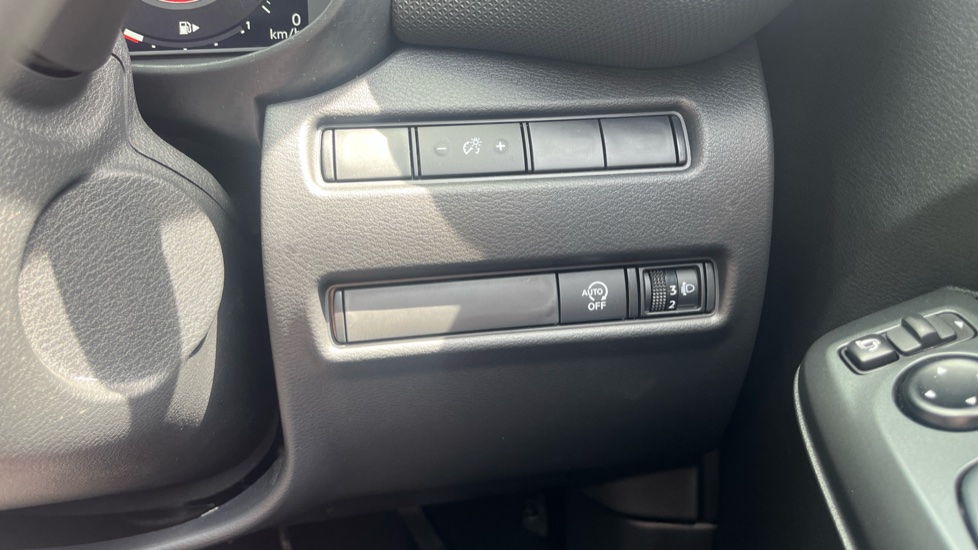 Nissan Juke 1.0 DiG-T N-Connecta 5dr Petrol Hatchback - Image 25