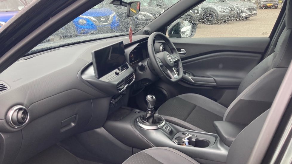 Nissan Juke 1.0 DiG-T N-Connecta 5dr Petrol Hatchback - Image 9