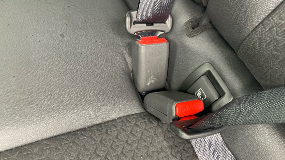 Nissan Juke 1.0 DiG-T N-Connecta 5dr Petrol Hatchback - Image 17