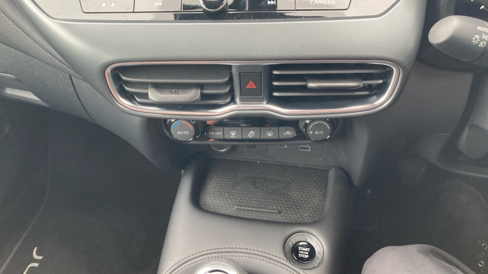 Nissan Juke 1.0 DiG-T N-Connecta 5dr Petrol Hatchback - Image 23