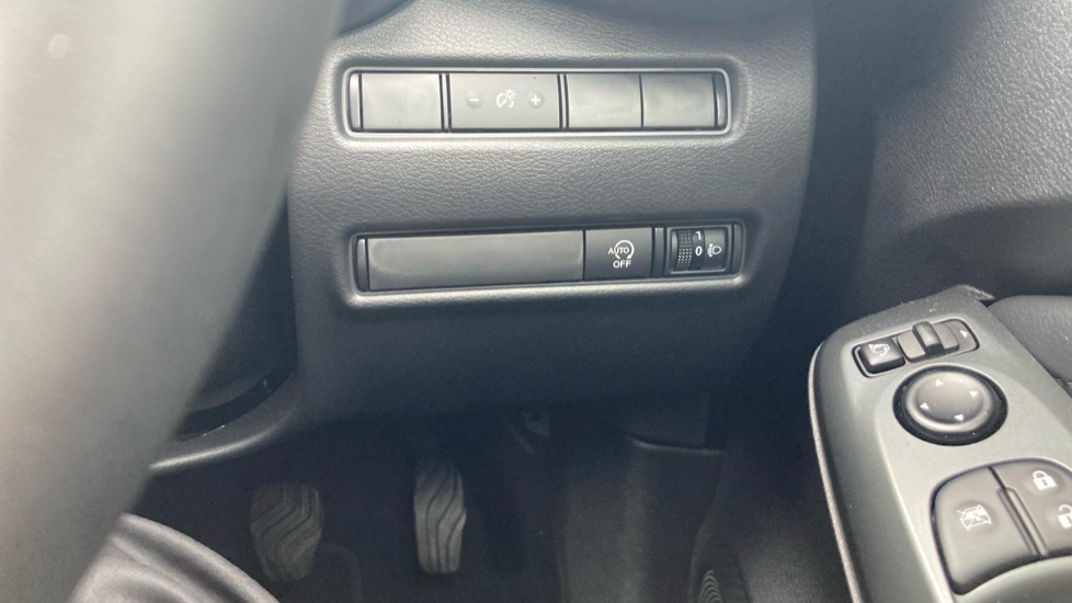 Nissan Juke 1.0 DiG-T N-Connecta 5dr Petrol Hatchback - Image 26