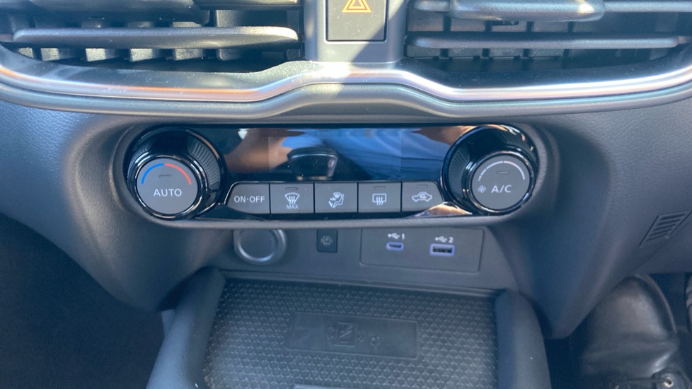 Nissan Juke 1.0 DiG-T N-Connecta 5dr Petrol Hatchback - Image 28