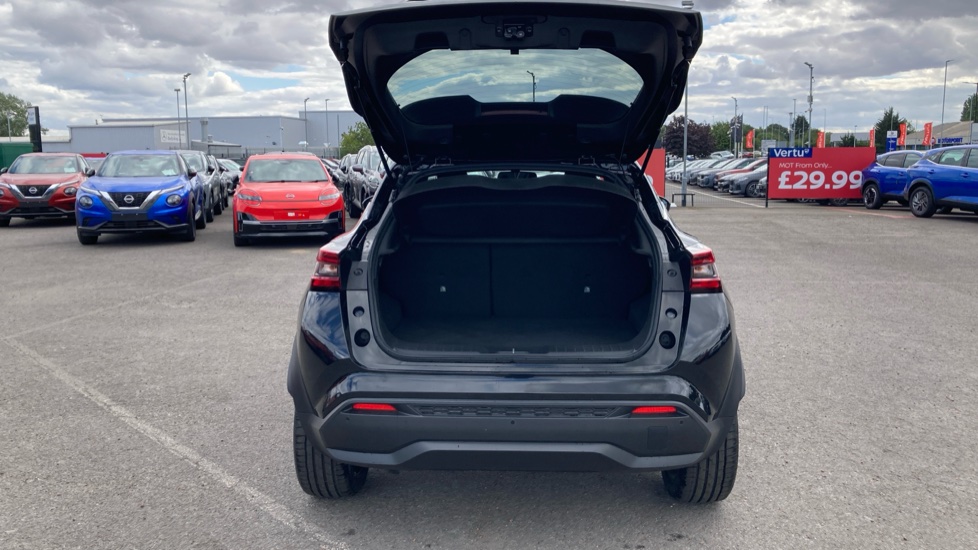 Nissan Juke 1.6 Hybrid Tekna 5dr Auto Hybrid Hatchback - Image 4