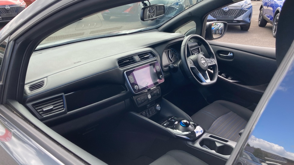 Nissan LEAF 110kW N-Connecta 39kWh 5dr Auto Electric Hatchback - Image 9