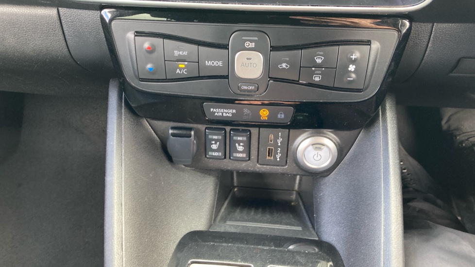 Nissan LEAF 110kW N-Connecta 39kWh 5dr Auto Electric Hatchback - Image 22