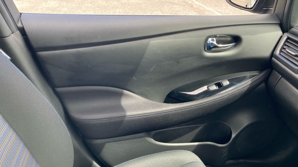 Nissan LEAF 110kW N-Connecta 39kWh 5dr Auto Electric Hatchback - Image 25