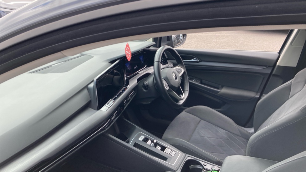 Volkswagen Golf 1.5 eTSI 150 Style 5dr DSG Petrol Hatchback - Image 9