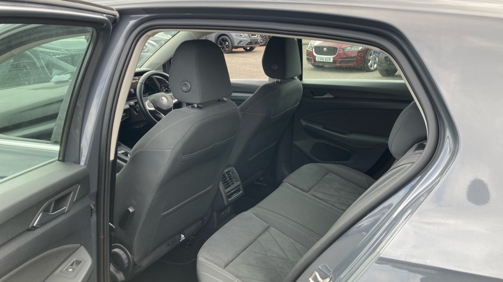 Volkswagen Golf 1.5 eTSI 150 Style 5dr DSG Petrol Hatchback - Image 16