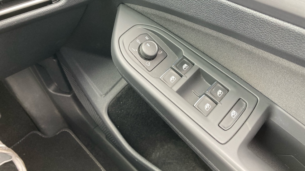 Volkswagen Golf 1.5 eTSI 150 Style 5dr DSG Petrol Hatchback - Image 25