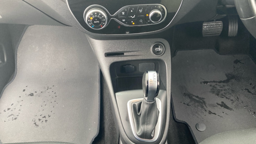 Renault Captur 1.5 dCi 90 Iconic 5dr EDC Diesel Hatchback - Image 13